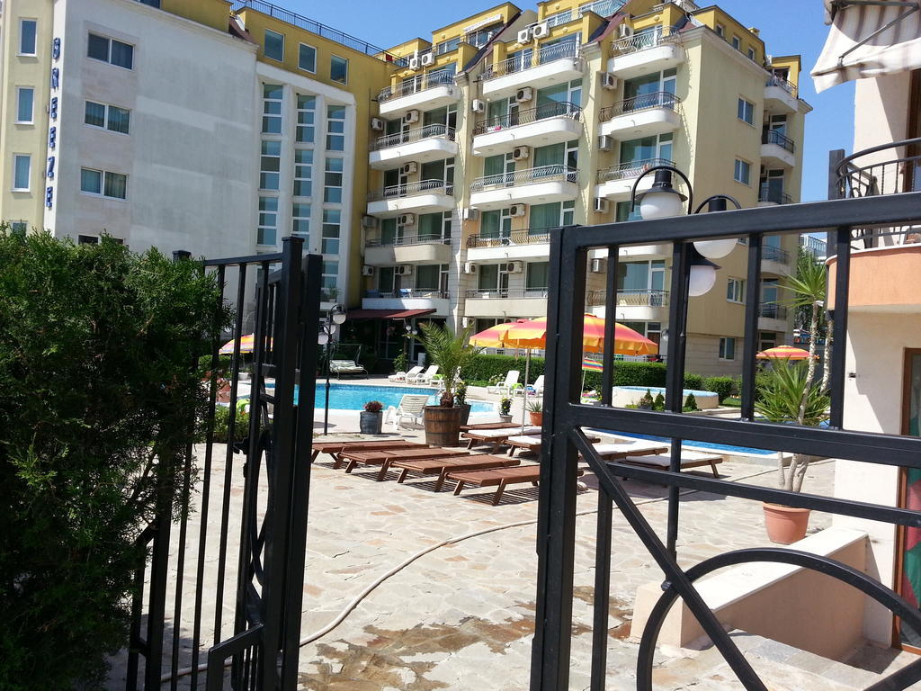 Menada Sea Regal Apartments ซันนีบีช ภายนอก รูปภาพ